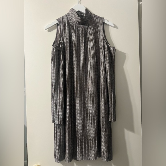 Maggy London Dresses & Skirts - Maggie London Silver Gray Cold Shoulder Cut Out Shift Dress 2000s Party Metallic